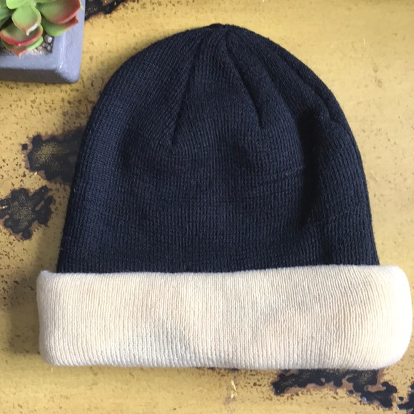 Thinsulate Canada Toque - Picture 2 of 3